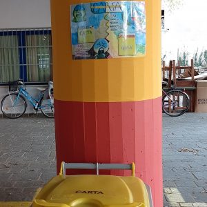 foto cartellone rifiuti carta