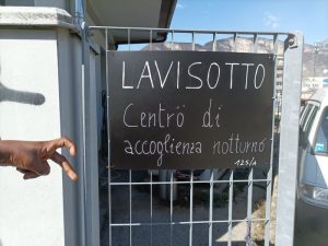 ingresso del centro di accoglienza di via Lavisotto