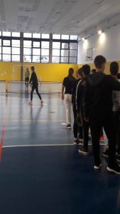 RACCHETTE IN CLASSE: L'ESPERTA ATA BATTISTI IN PALESTRA ALLE WINKLER