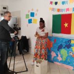 bambina pronta ad essere intervistata