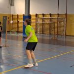 foto studenti giocano a badminton in palestra winkler