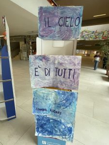 Titolo del libro Il cielo è di tutti di Gianni Rodari