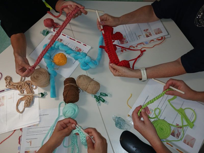 PENSARE-CON-LE-MANI-OTT26
